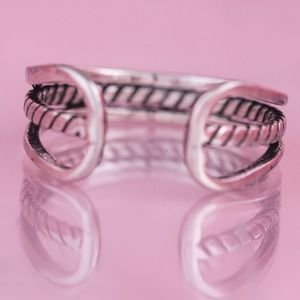 Re-sizable Vintage Style Embrace Ringpos